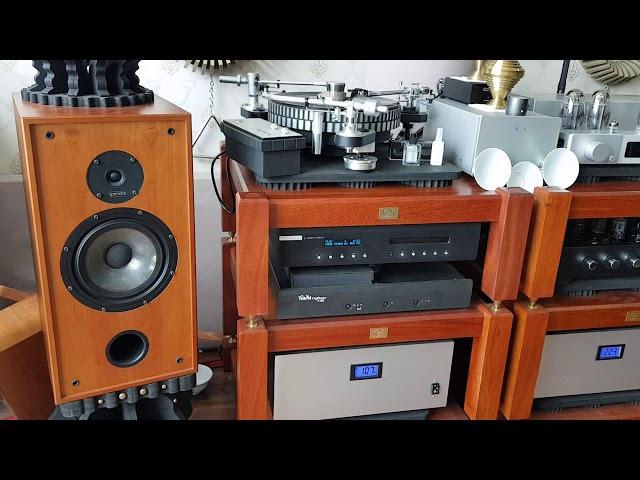 Spendor Bookshelf Speaker and Octave Tube Amplifier - NBR Store