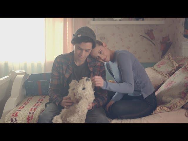 Jughead Opens His B-Day Present | Bughead Deleted Scene | Riverdale Season 1 Episode 10