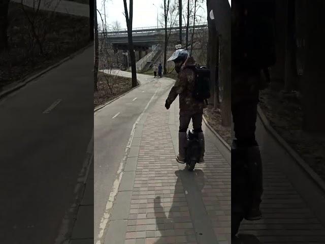 С братом едем по парку на Inmotion V12 HS и V12 HT