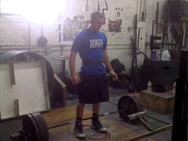 David Hays 425 + 100 lbs of Chains Deadlift