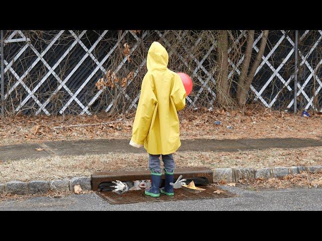 Georgie and the Sewer Drain and Pennywise the Clown - WeeeClown Around