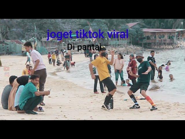 Joget tiktok viral di pantai.