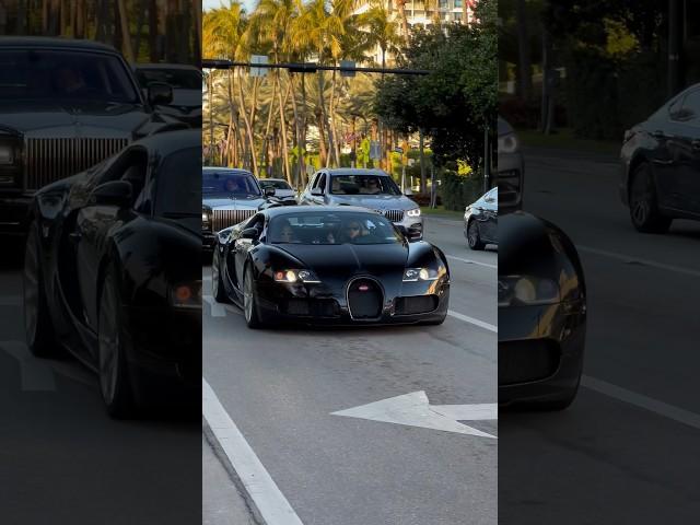 $1.5 Million Bugatti Veyron driving on the streets of Miami!