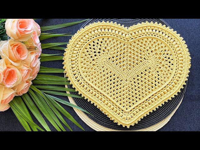 Crochet sousplat in the shape of a heart, Patricia