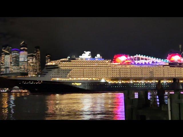 NEW Disney Treasure Ship uses ALADDIN HORN in New York City