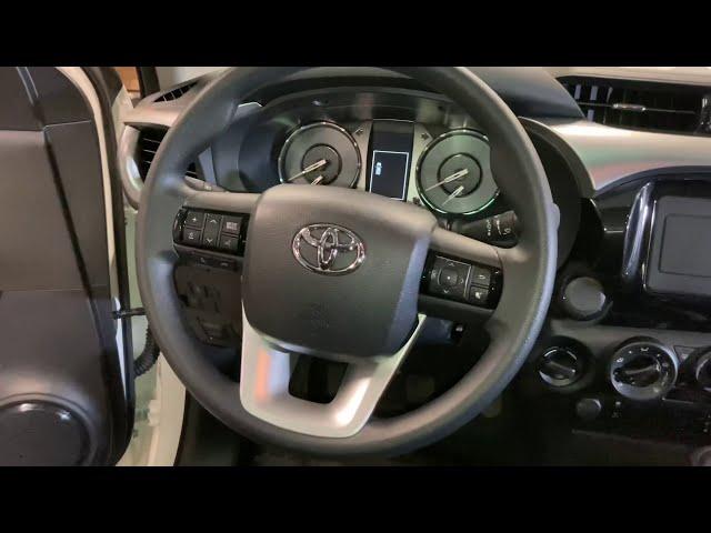 Toyota Hilux как снять штатную магнитолу + магнитола Android. how to remove the head unit