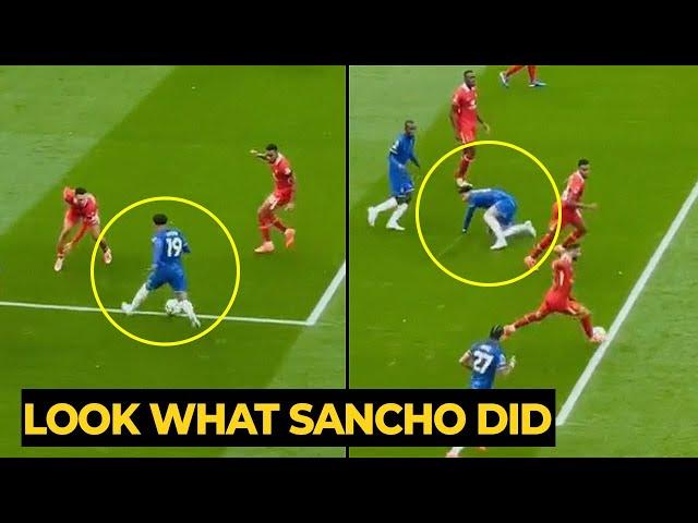 Jadon Sancho TOYED by Liverpool defender during yesterday game with Chelsea | Man Utd News