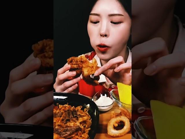 #satisfying eating show #asmr #spicy #eating #noodles #enjoy#boki️