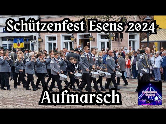 Schützenfest Esens 2024 - Aufmarsch der Vereine und Kapellen auf dem Marktplatz