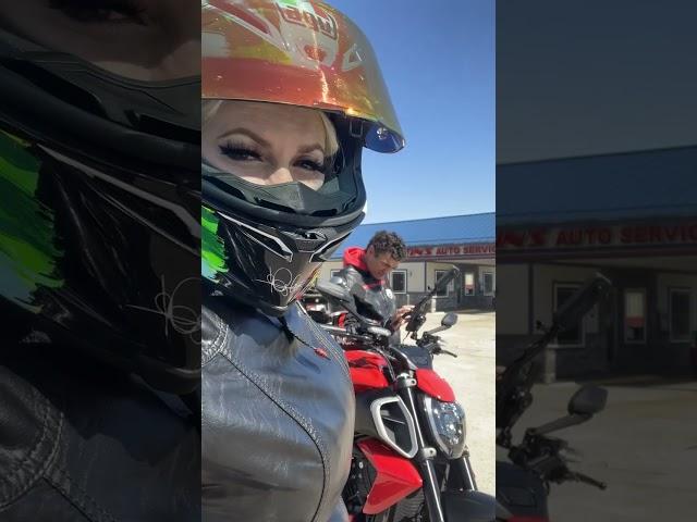 #katyaalmaz    #ducatipanigalev4s  Katya Almaz motogirl