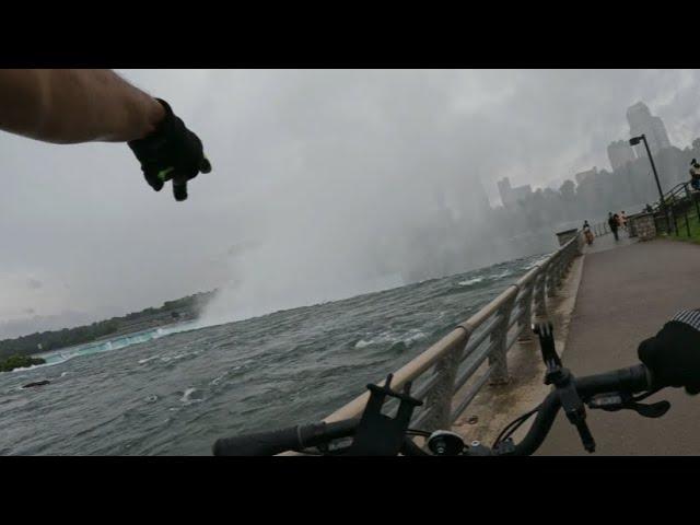 Crossing USA-Canada border on Bicycle to explore Niagara Falls trails on both sides in a single trip