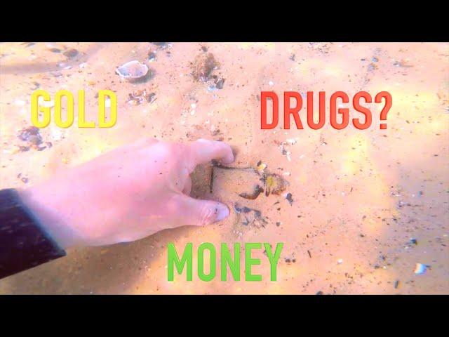 Found VALUABLE ''GOLD'' What's Inside BOTTLE? Underwater Metal Detecting Treasure