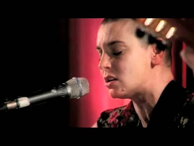 Sinead O'Connor - I Don't Know How To Love Him