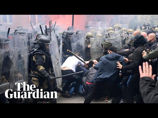 Kosovo: Serb protesters throw teargas at Nato soldiers as internal frictions escalate