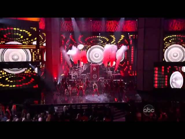 Justin Bieber + Nicki Minaj 'Beauty and a Beat' During 2012 American Music Awards Performance