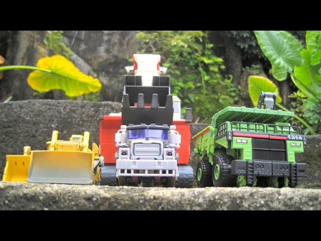 Devastator Devastation! - a Transformers: Revenge of The Fallen Stop Motion Short