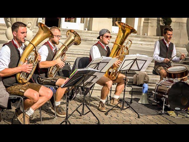 The South Tyrolean "Hopfenmusig" at the Merano Grape Festival 2020 