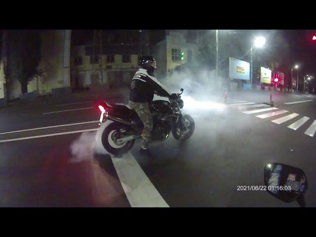 Yamaha FZ1 vs Honda Hornet 600