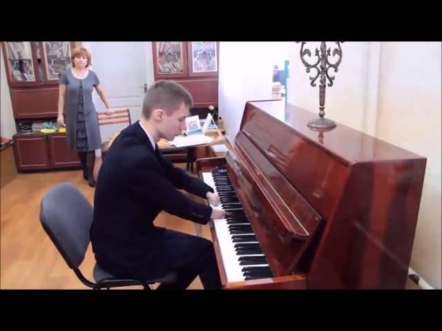 Alexey Romanov, el joven capaz de tocar el piano sin dedos