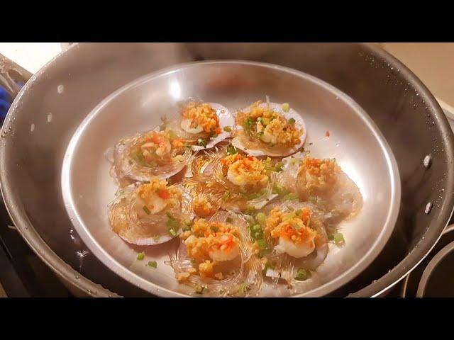 Steam Scallops with Tang Hoon/Rice Noodle. See description for recipe. 蒜蓉蒸扇贝