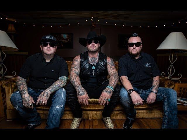 Moonshine Bandits  - Outlaws Never Die ft. Struggle Jennings (Official Music Video)