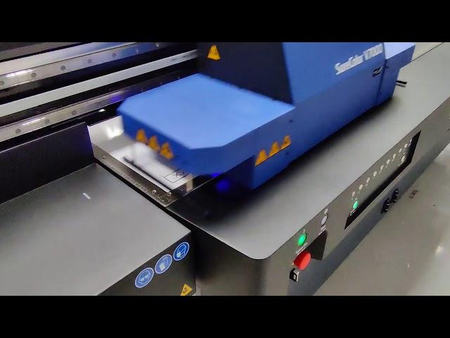 Printing on the Epson SureColor SC-V7000 UV-LED Flatbed Printer