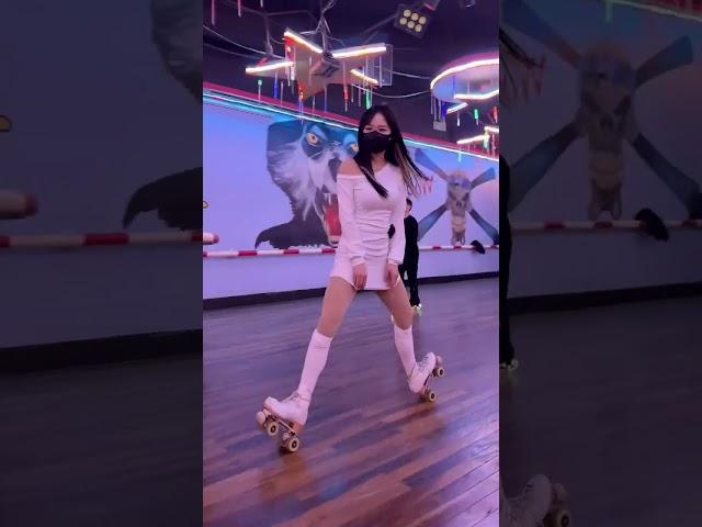 #rollerskatinggirl #rollerskatingrink #howtohavefun#rollerskatingdance #musicgenre #dance