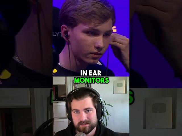 WHY PROS USE 2 HEADPHONES #cs2 #counterstrike #csgo #cs2funny