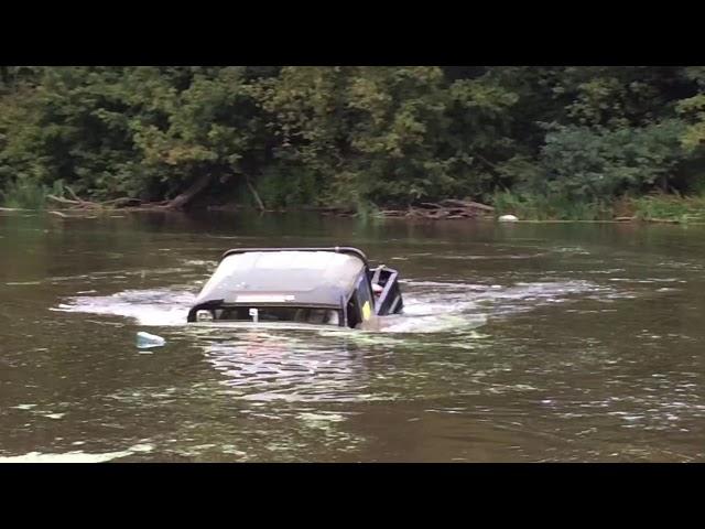 Загнали УАЗ под воду