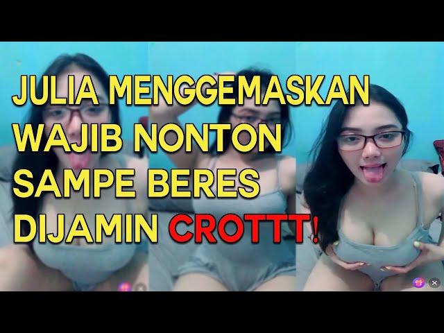 Julia Cewe Mulus Cantik Berkacamata Live Bar Bar