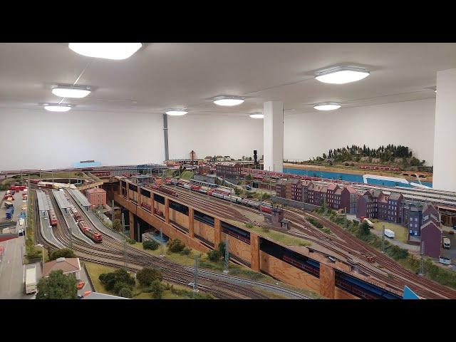 H0 riesige, moderne und private Multideck Märklin Modelleisenbahn + XXL Fahrvideo von @Suedbahnler