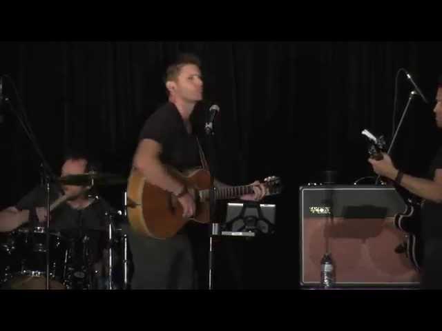 Jensen Ackles sings Lynyrd Skynyrd's "Simple Man," at Supernatural VanCon 2015