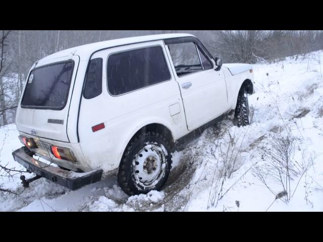 Off-road family niva  ледяной склон нива буксует