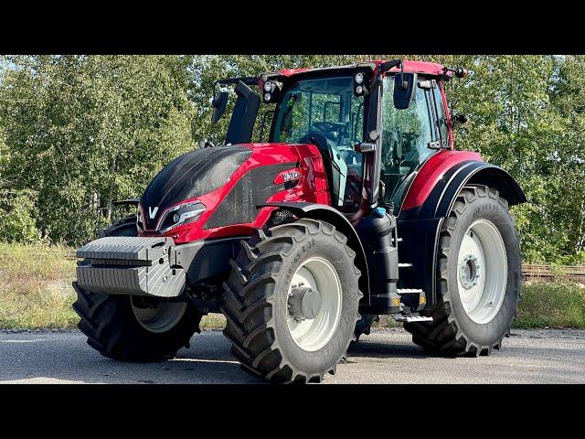 Review of the new Valtra Q305 tractor. The best solution for the farmer