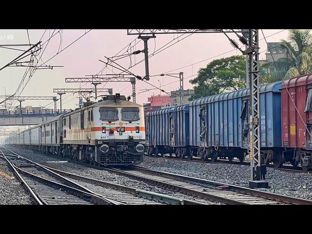 WAP7 NJP Shatabdi+ Chambal Express+ Vibhuti SF attacks Dankuni at 130kmph- Indian Railways