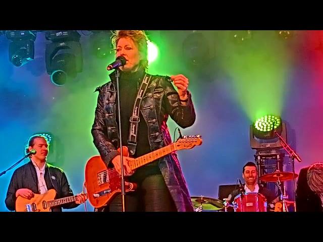 Katrina Leskanich: Rock 'n' Roll girl (live in Stockholm/Sweden)