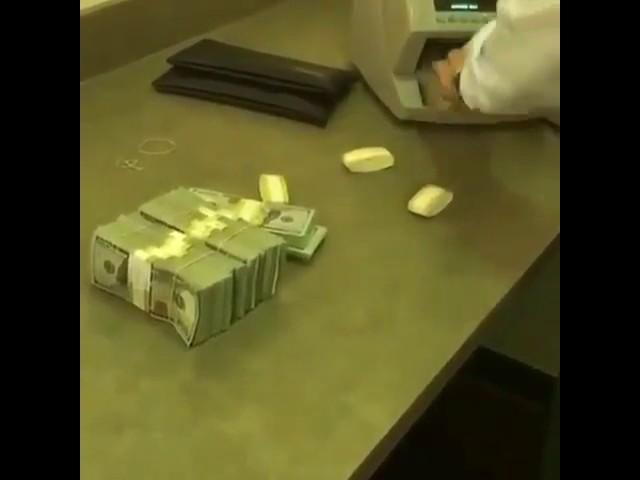 СЧЕТНАЯ МАШИНКА НА СТОЙБИЩЕ МИЛЛИАРДЕРОВ
