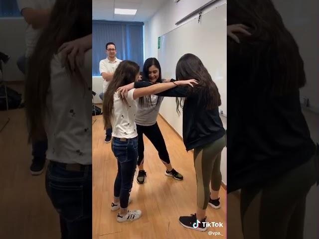 بنات يرقصن على اونانا
