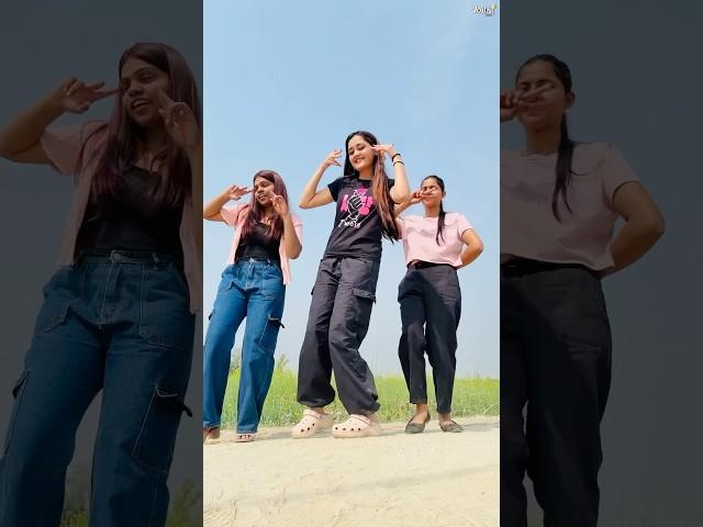 Bindass Kavya dancing with her friends on Laila Teri Shaitaani #shorts #lailaterishaitaani