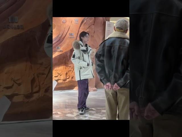 [周也] Zhou Ye behind the scenes of TanBoer livestream