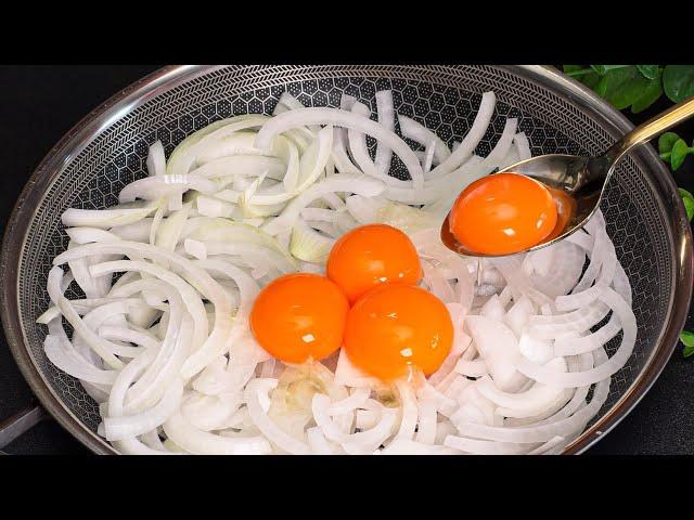 Simply pour the eggs over the onions! This is how my grandmother from the village always cooked.