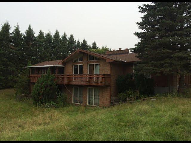 Exploring a Fantastic Abandoned Split Level House in Clarington, Ontario