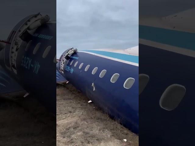Самолет развалился на части: одна уничтожена, вторая уцелела #крушение #актау #самолет