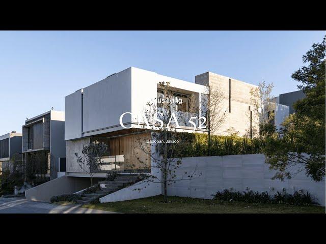 Casa 52 por Firmus Living: Elegancia en Zapopan con una Combinación de Colores Neutros