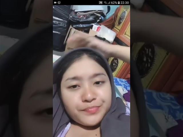 mom biti lagi live pamer TETE  SAMA APEM nya mulus