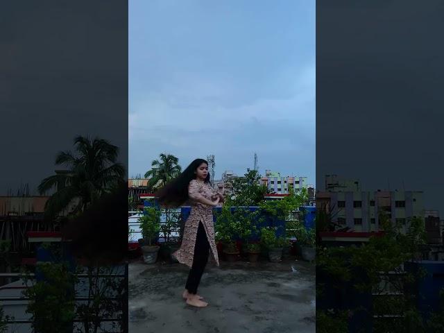 Pata Jhora Bristi by Monisha Das #danceshorts #dance #bangladance #rainyday #explore #chaplin