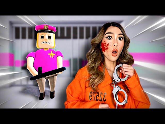 KAT ESCAPES POLICE GIRL PRISON RUN IN ROBLOX (OBBY)