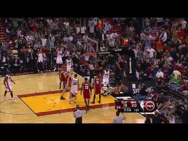 Dwyane Wade Dunk on Varejao (HD)