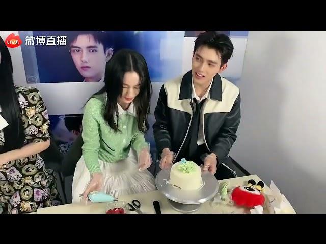 Zhou Ye & Chen Feiyu decorating a cake together! #yesterdayoncemore