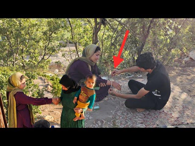 "A stunning gesture: Reza's gift, a very beautiful bracelet for Zeinab"️🫶